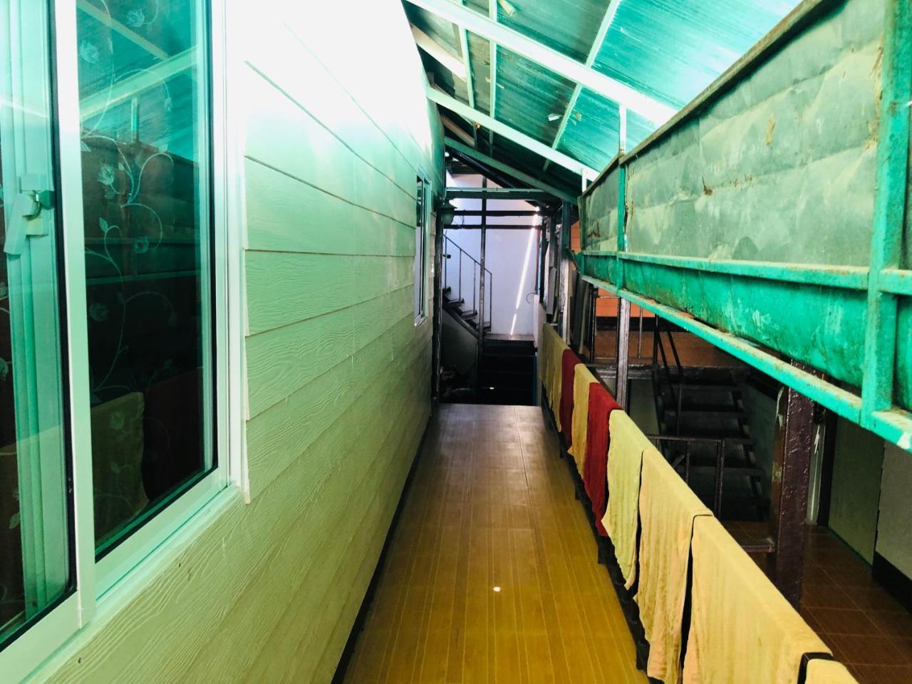 Bang Sit Guest House Phi Phi Don Exterior photo